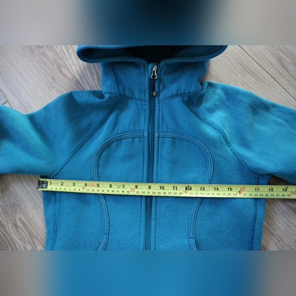 Lululemon zip up hoodie size 6 - Picture 4 of 13
